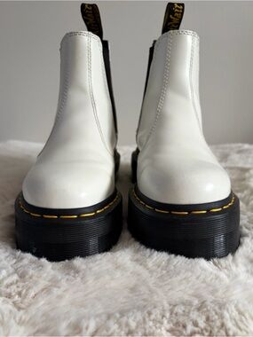 Like New! Dr. Martens White Leather 2976 Quad Platform Chelsea Boots - Women’s 5